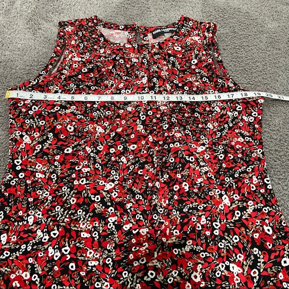 Karl Lagerfield Floral Sleeveless Blouse, Pearl Button Detail - Picture 4 of 6